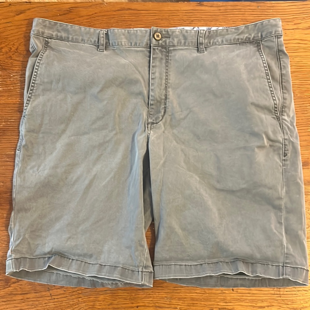 Tommy Bahama grey shorts, size 40